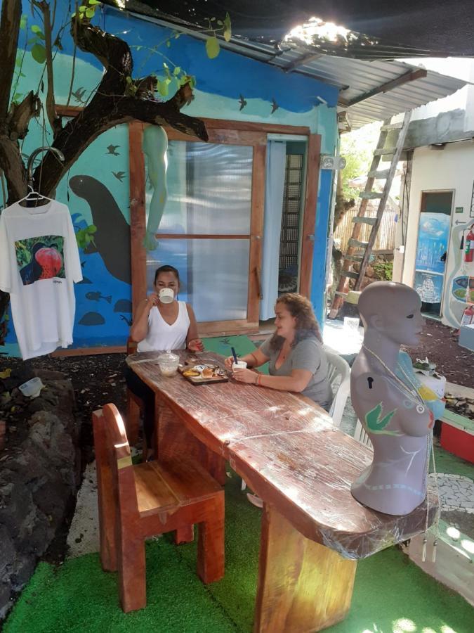 Cozy Hosting Galapagos Lägenhet Puerto Ayora  Exteriör bild