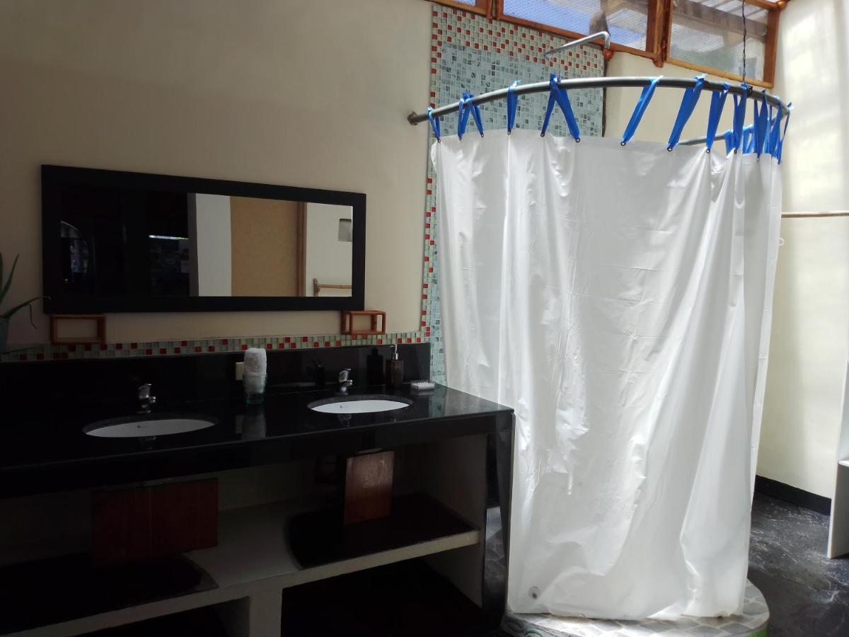Cozy Hosting Galapagos Lägenhet Puerto Ayora  Exteriör bild