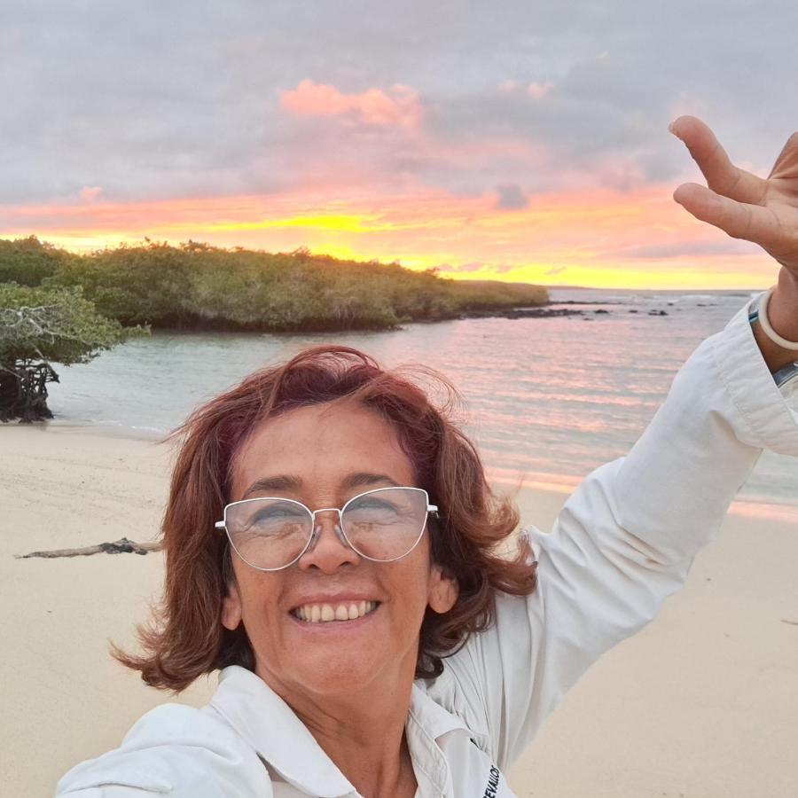 Cozy Hosting Galapagos Lägenhet Puerto Ayora  Exteriör bild